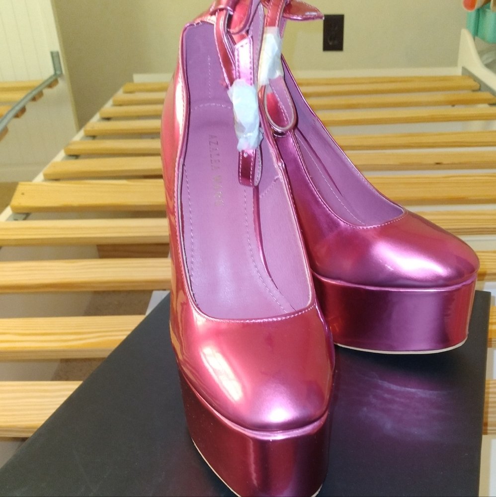 Womens Sz 8.5 platforms